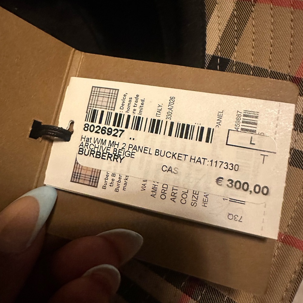 Burberry Bucket Hat NWT - Picture 4 of 4